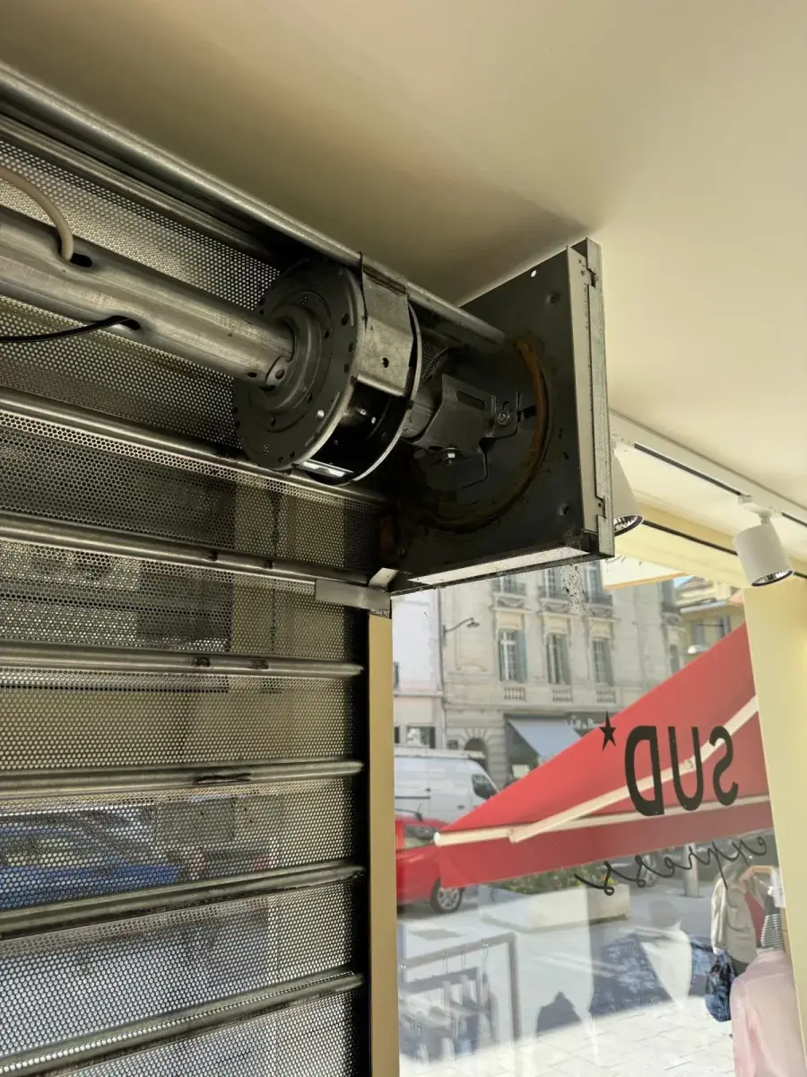 Motorisation de rideau métallique au Blanc-Mesnil